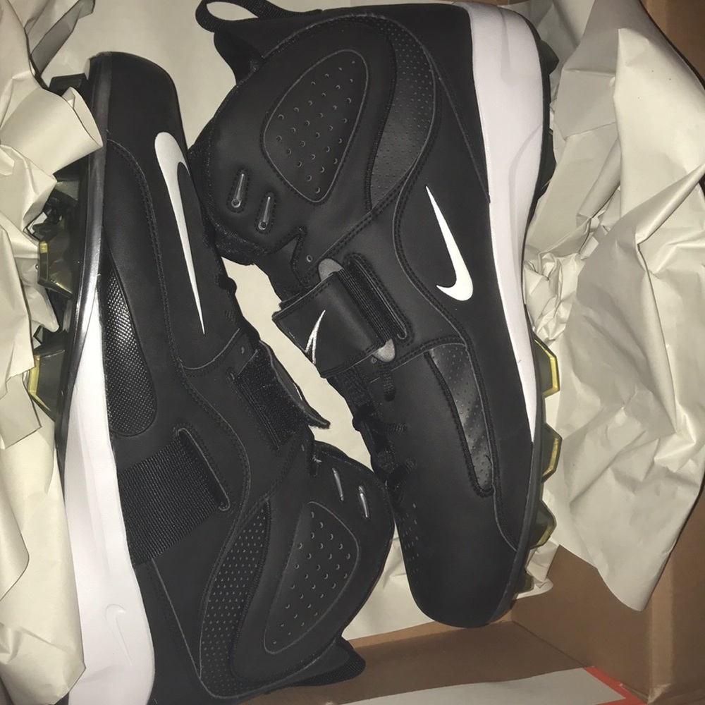 New in box vintage men's Air zoom boss shark Nike football cleat black white 13